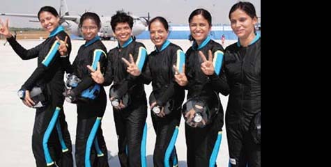 all-women, sky-diving, IAF, Indian Air Force,  Flight Lieutenant Priyanka Shedangi,  Flight Lieutenant Priyanka Hooda